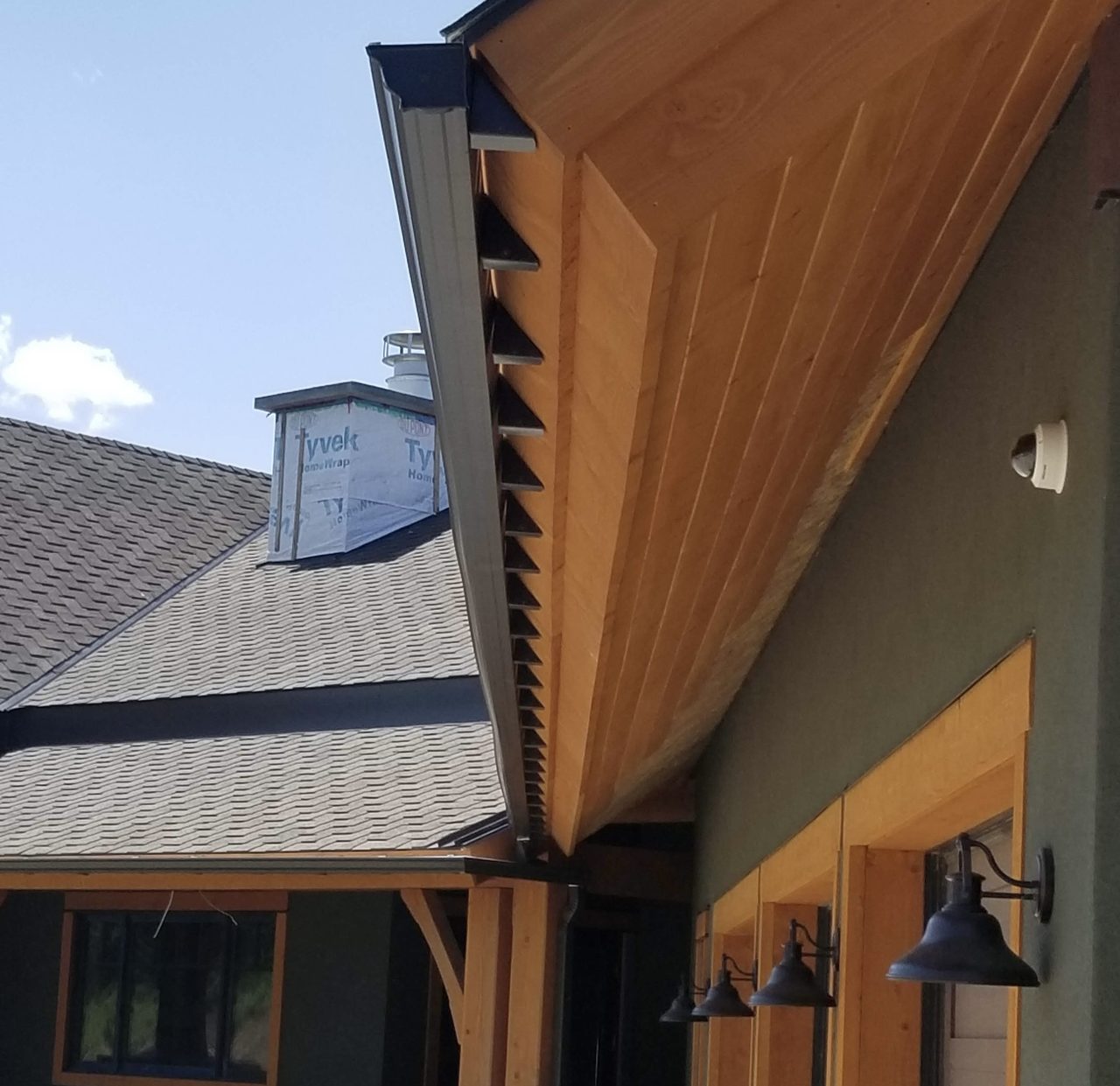 Seamless 5″ & 6″ eavestrough by Calgary Exteriors